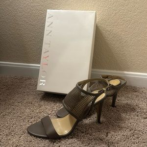 EUC Ann Taylor Leather Heels with mesh - taupe color
